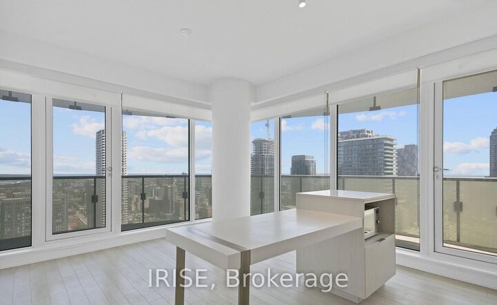 Photo de la propriété: 197 Yonge Street 3405 ON M5B 0C1