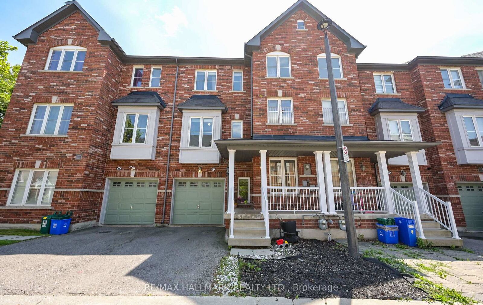 Property Photo:  15 Old Colony Road 87  ON L4E 4L5 