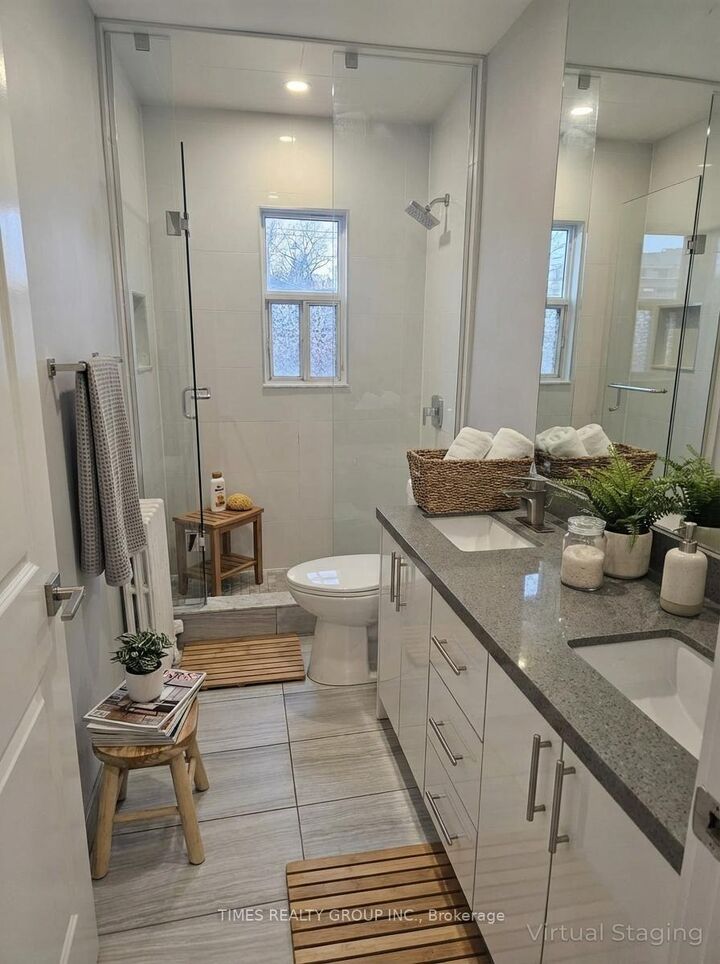 Property Photo: 1566 Avenue Road 201 ON M5M 3X6