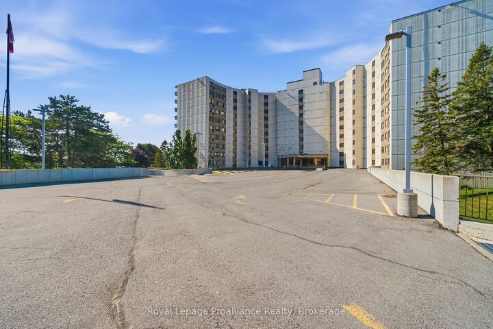Property Photo:  2 South Front Street 401  ON K8N 5K7 