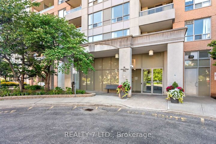 Property Photo: 9 Northern Heights Drive 216 ON L4B 4M5