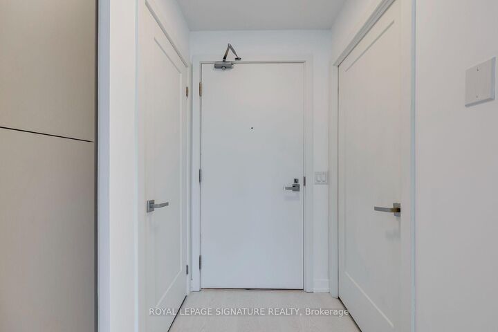 Property Photo: 415 Main Street W 417 ON L8P 0C9