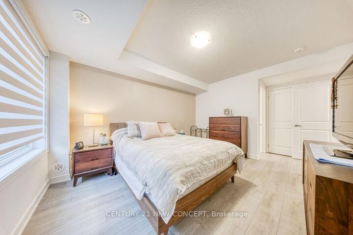 Property Photo:  32 Magnolia Lane  ON L9J 0N9 