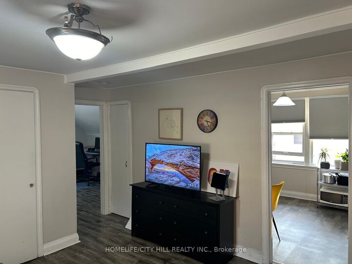Property Photo:  71 Pleasant Avenue 2nd Flr  ON L2R 1X9 