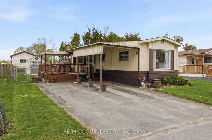 Property Photo:  7 Finch Lane  ON K8N 4Z3 