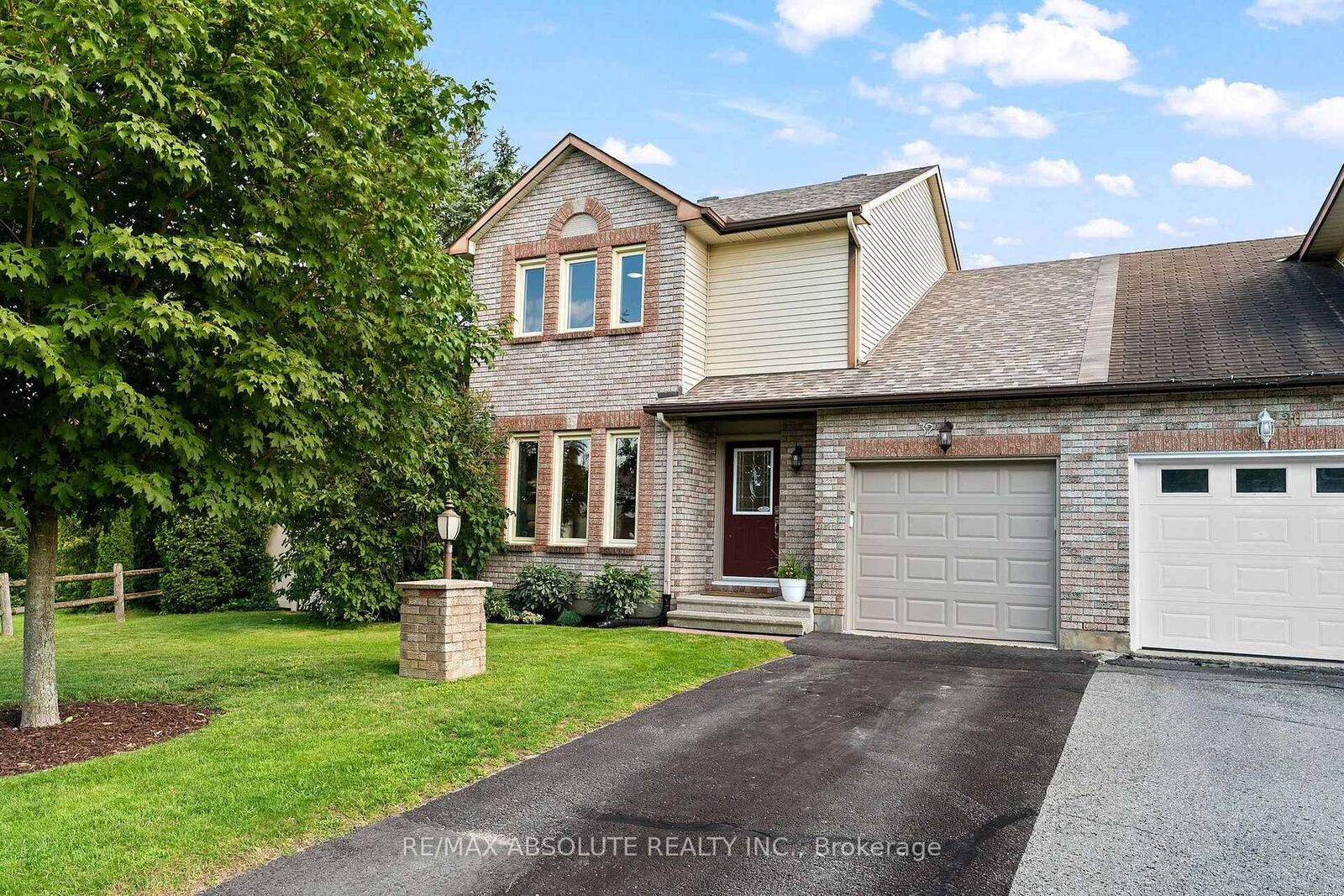 Property Photo: 32 Greer Street ON K2S 1H7