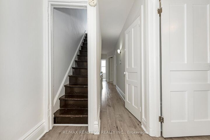 Property Photo: 1000 Dundas Street W ON M6J 1W6