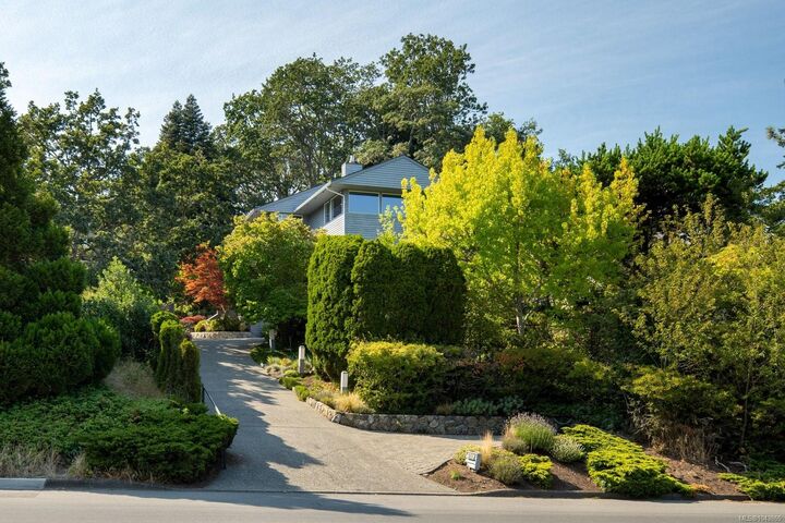 Property Photo: 3656 Cadboro Bay Rd BC V8R 5K8