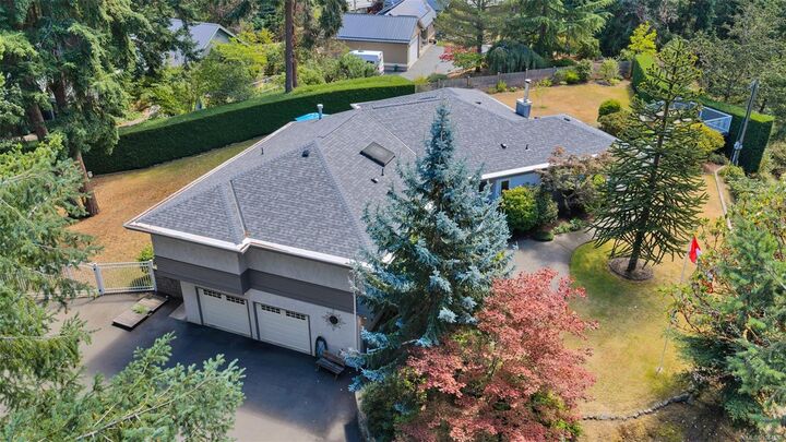 Property Photo: 949 Pacific Pl BC V9L 5S5