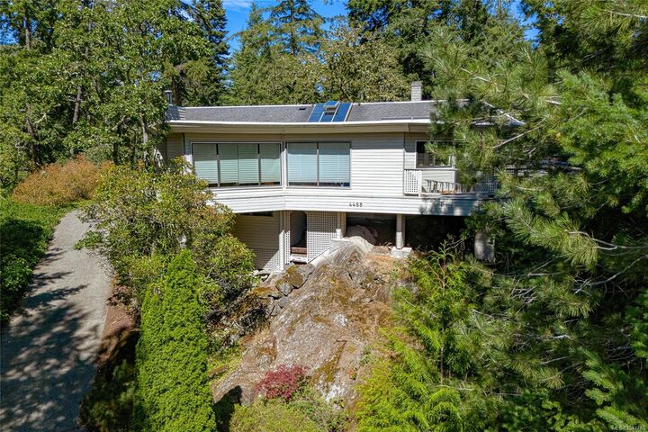 Property Photo: 4468 Autumnwood Lane BC V8X 4V8