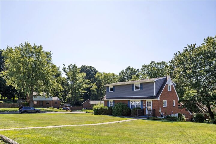 Property Photo: 978 Garden City Dr PA 15146