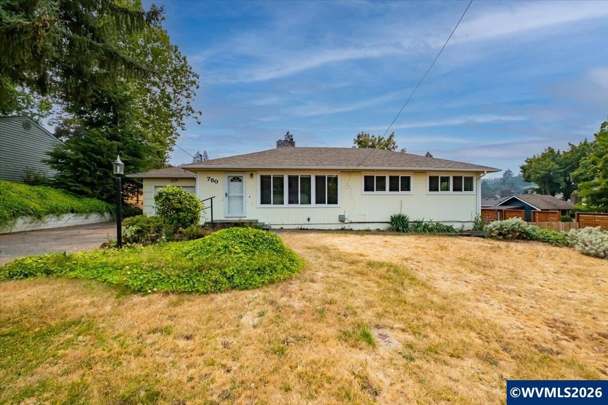 Property Photo: 750 Harris St SE OR 97302