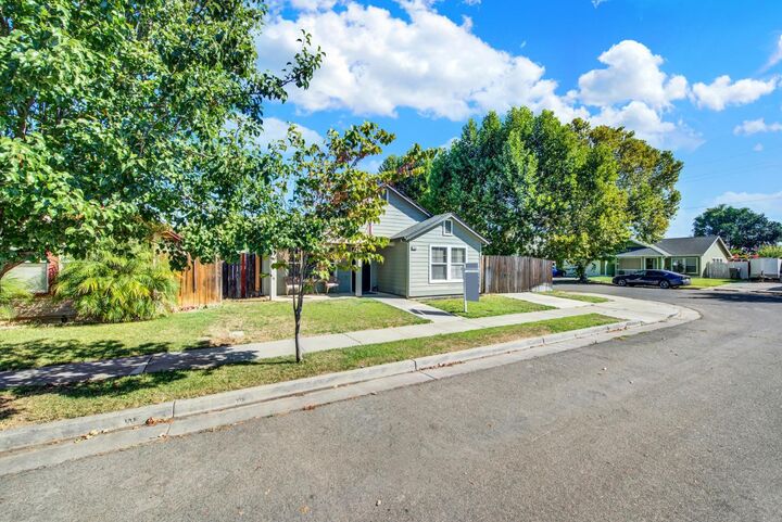 Property Photo:  613 Manzanita Way  CA 95694 