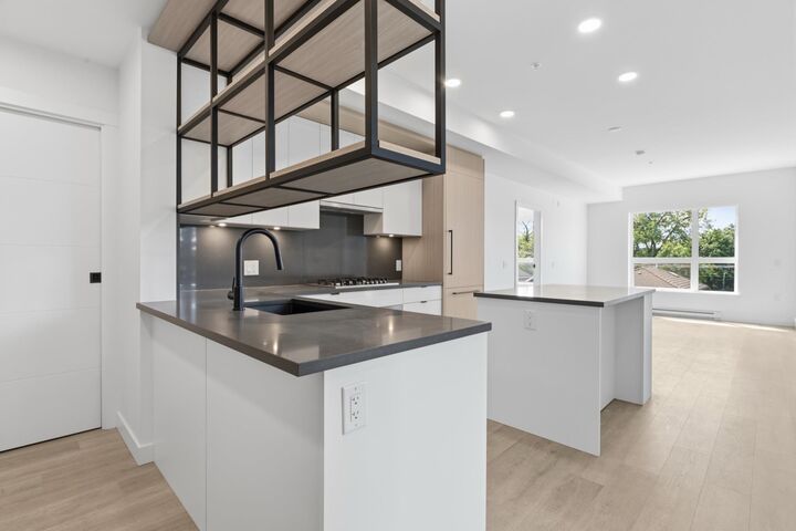 Property Photo: 2268 E Broadway 302 BC V5N 0L2