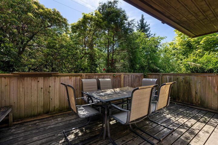 Property Photo: 107 W 27th Street 102 BC V7N 4G5