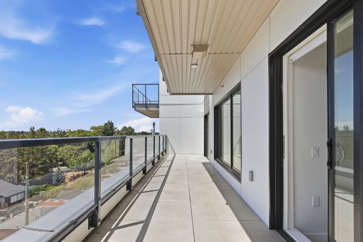 2268 E Broadway 501 — photo 1