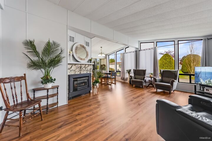 Property Photo: 2120 King George Boulevard 18 BC V4A 6Y8
