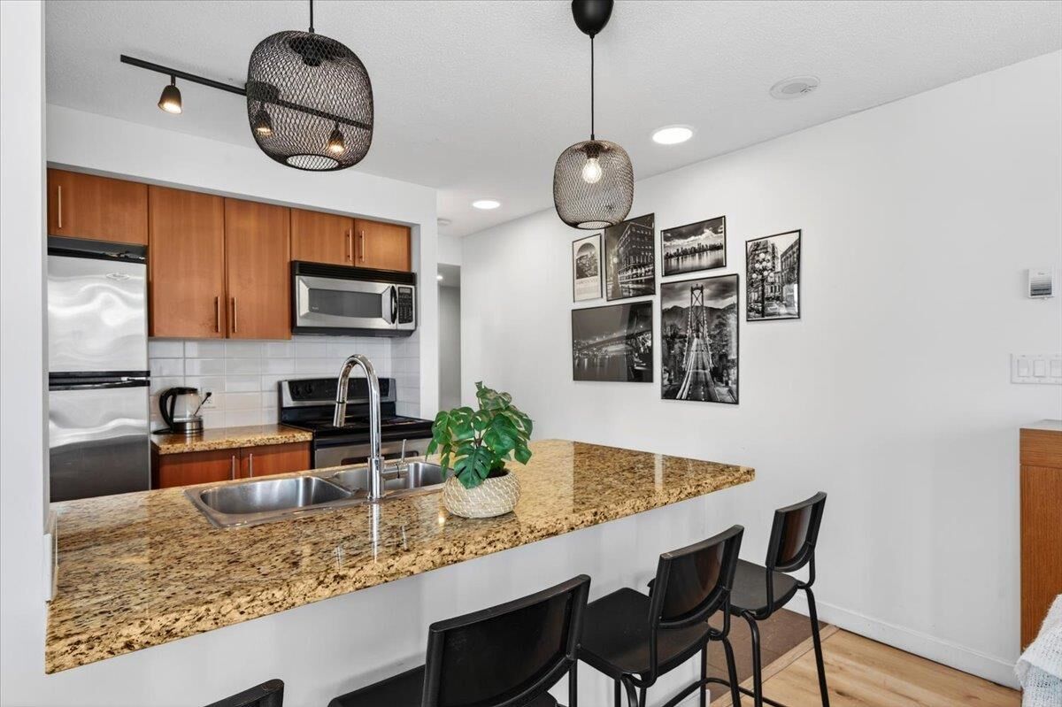 Property Photo: 58 Keefer Place 905 BC V6B 0B8