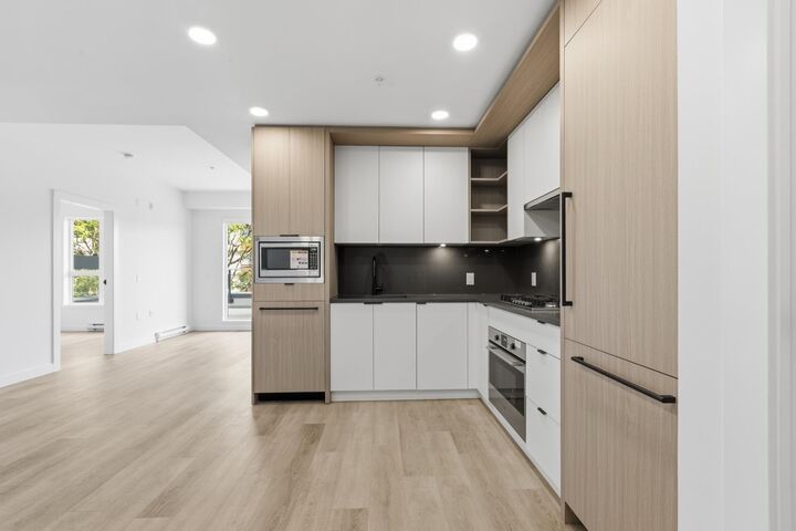 Property Photo: 2268 E Broadway 403 BC V5N 0L2