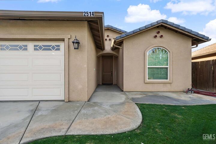 Property Photo:  2514 Via Riviera Court  CA 93280 