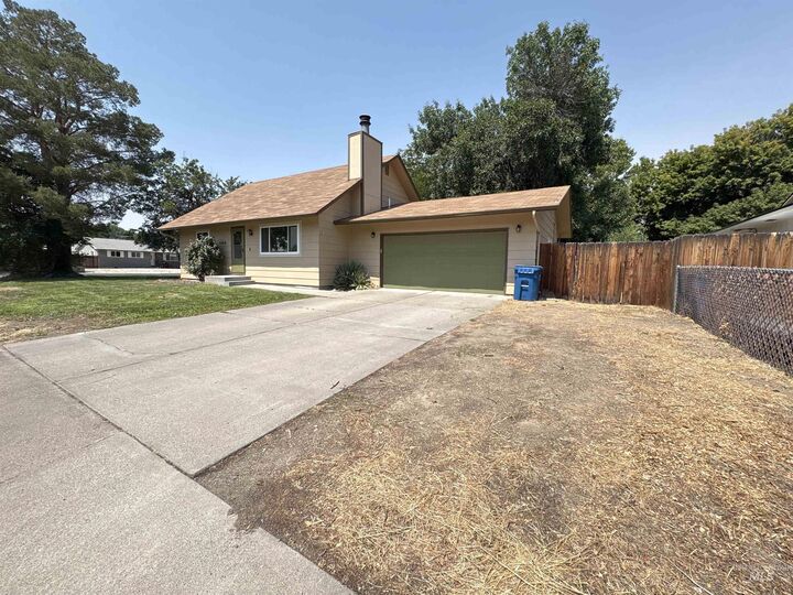 Property Photo: 1200 E 9th N ID 83647