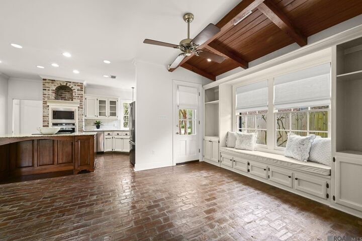 Property Photo: 333 E Woodgate Ct LA 70808