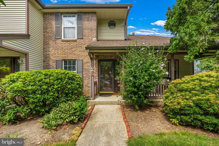 Property Photo:  1212 Holly Court  NJ 08852 