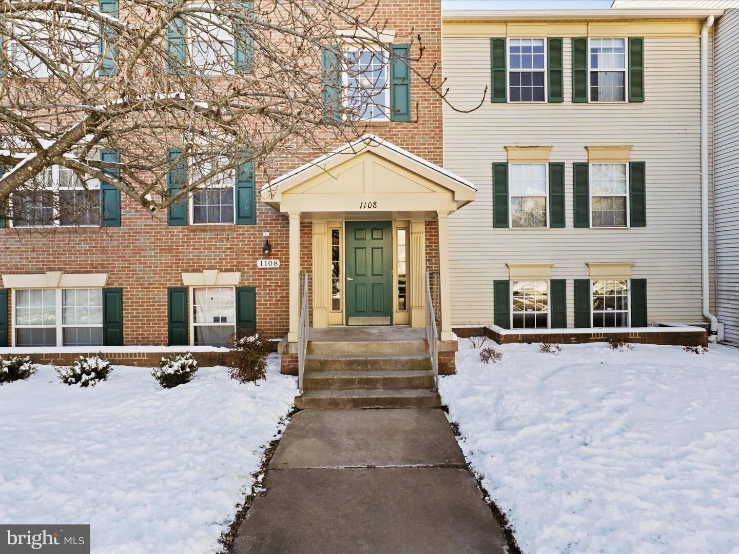 Property Photo: 1108 Huntmaster Terrace NE 202 VA 20176