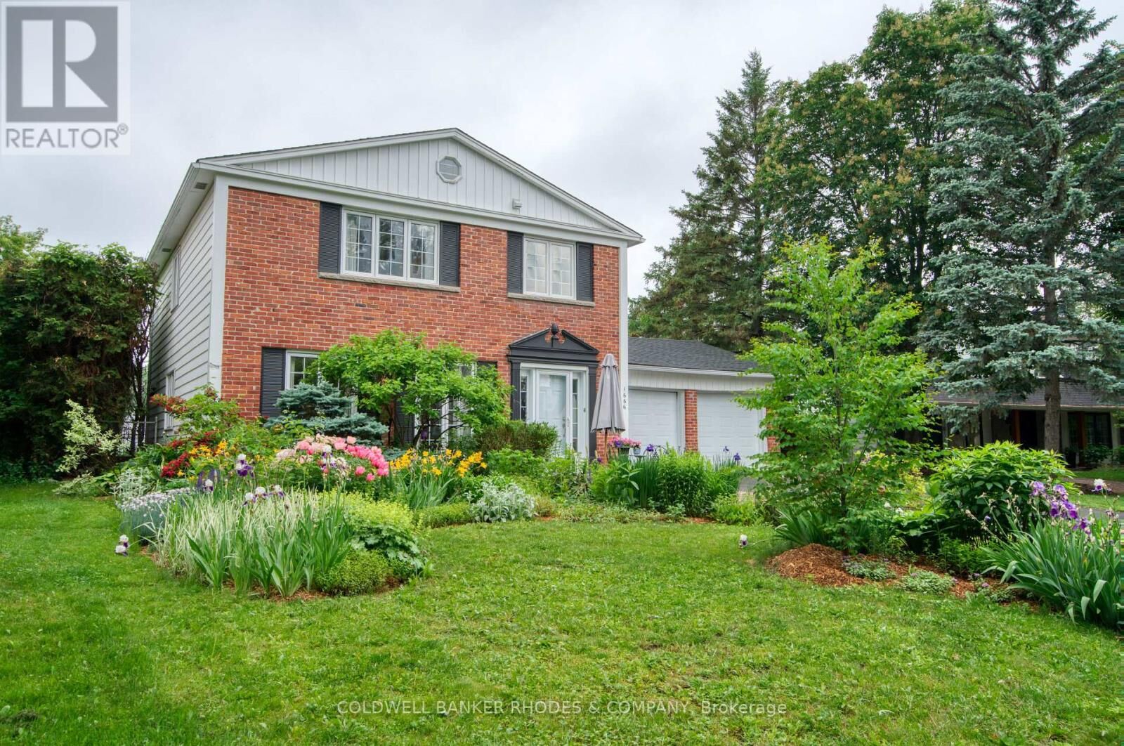 Property Photo:  1666 Amberdale Crescent  ON K1H 7B3 