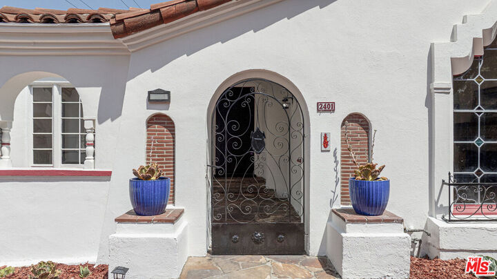 Property Photo:  2401 E Glenoaks Blvd  CA 91206 