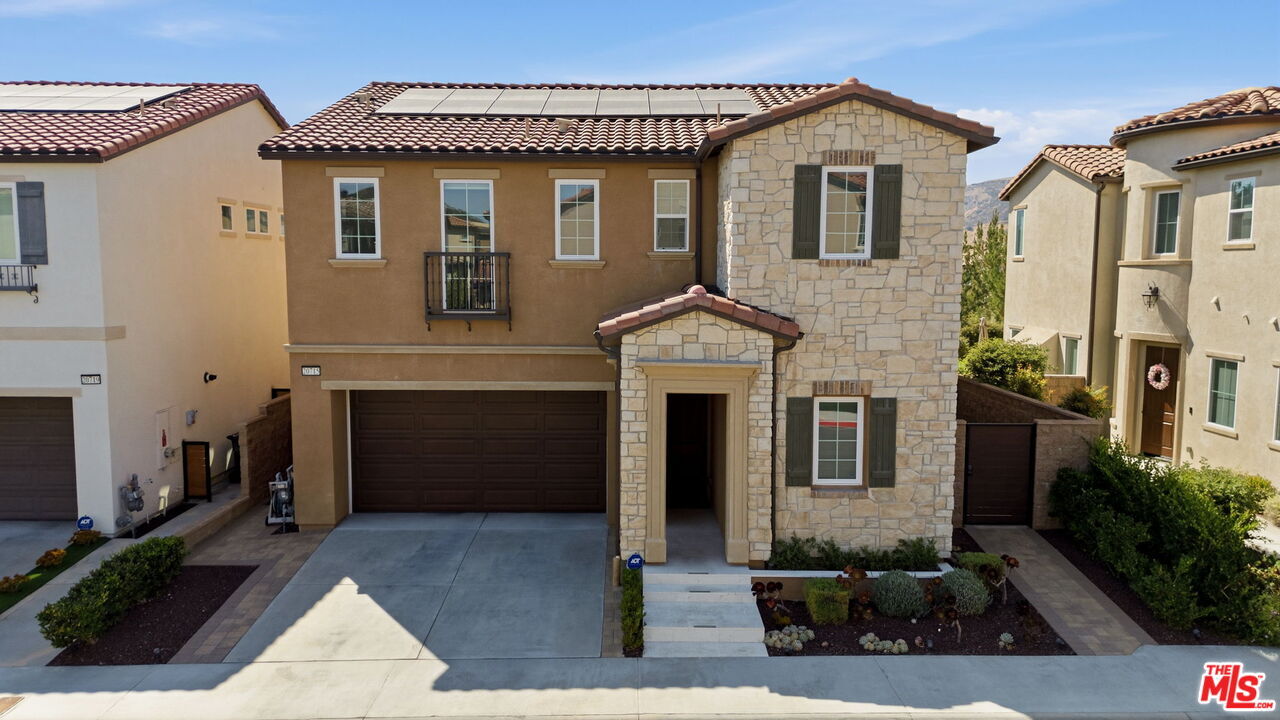 Property Photo: 20715 Butternut Cir CA 91326