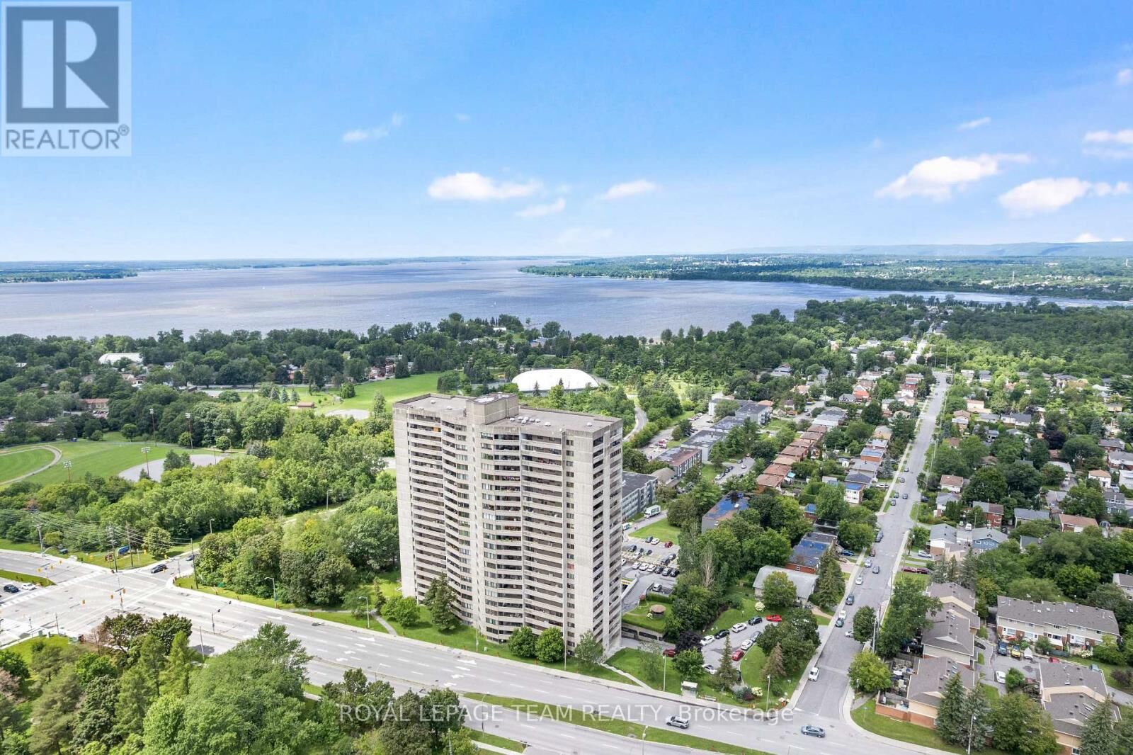 Property Photo: 415 Greenview Avenue 1402 ON K2B 8G5