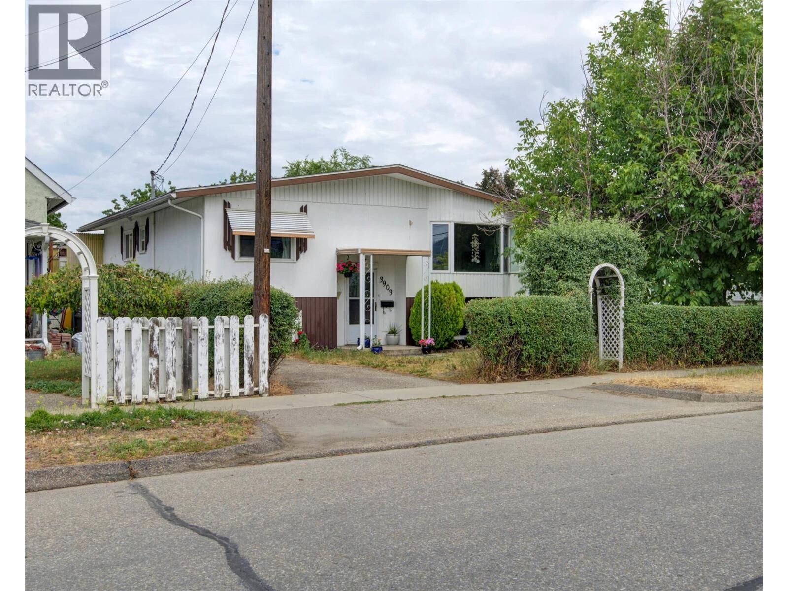 Property Photo: 3903 27 Avenue BC V1T 1S8