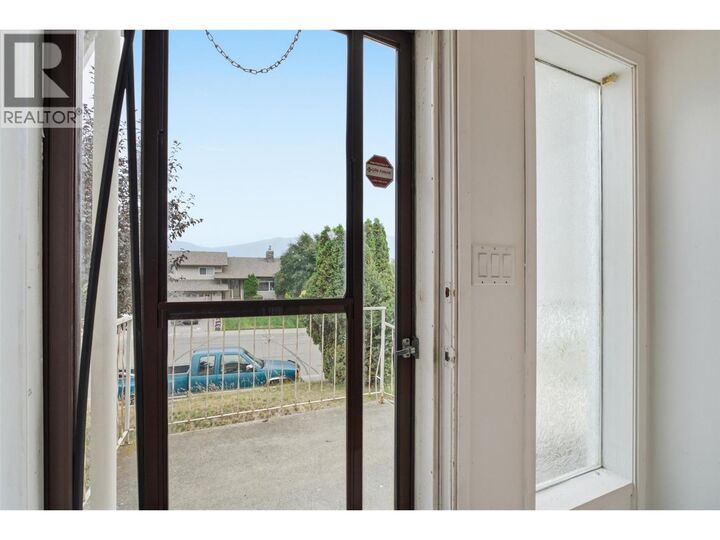 Property Photo:  2475 Irvine Avenue  BC V1K 1H4 