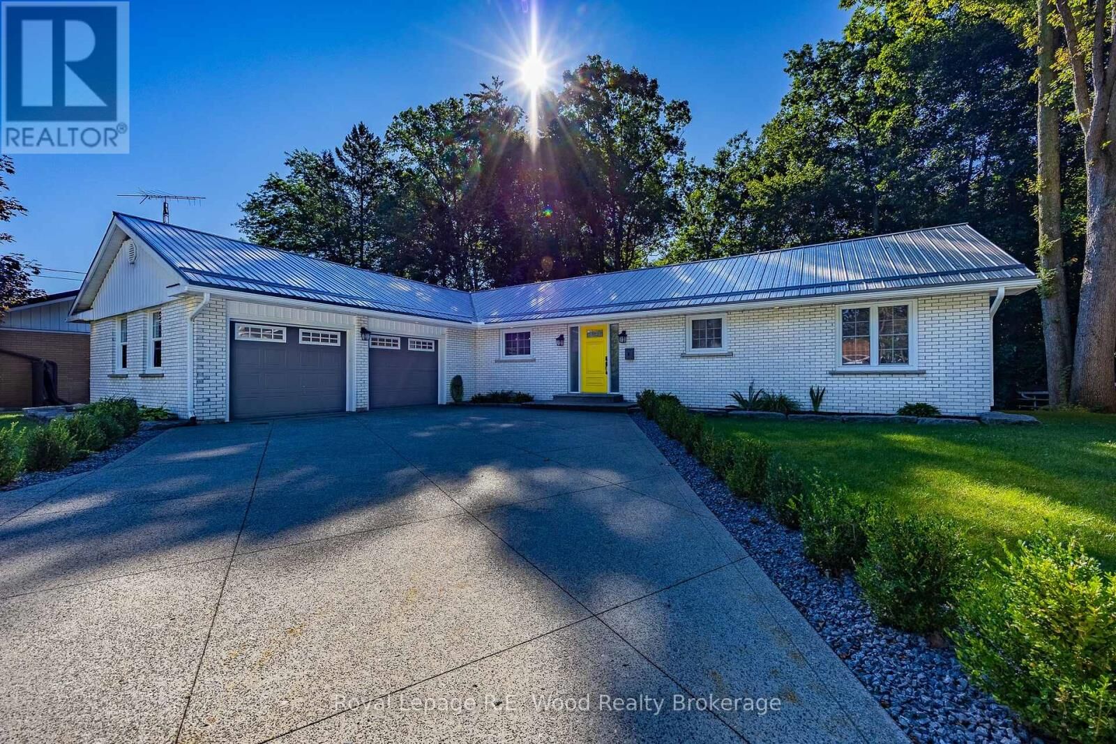 Property Photo: 6 Highland Drive ON N4G 2E9