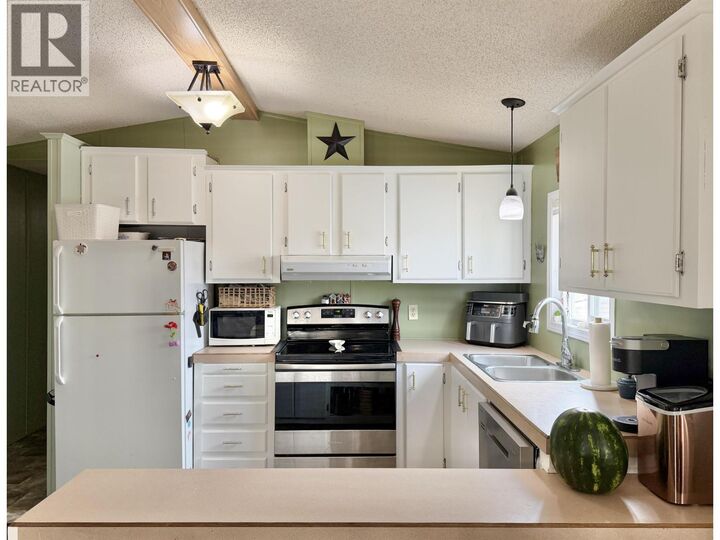 Property Photo: 770 Eleventh Avenue 83 BC V2G 2M4