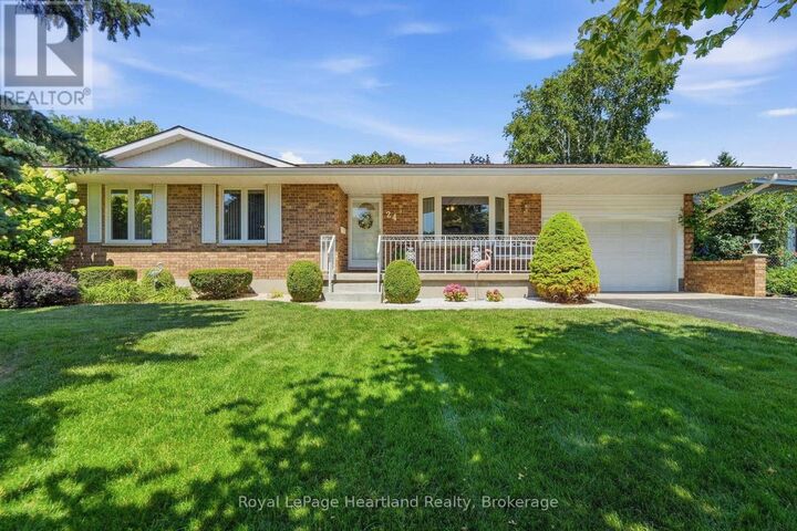 24 Leonard Drive — photo 1