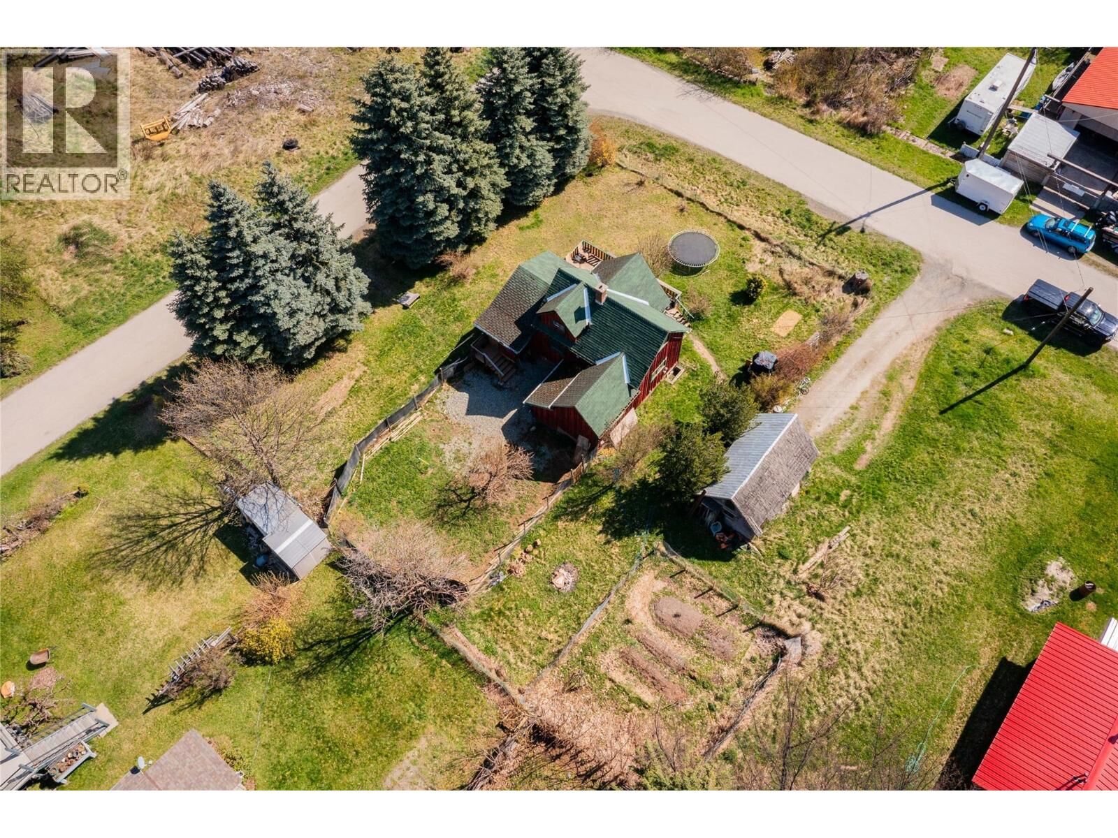 Property Photo:  131 Washington Street North  BC V0G 1M0 