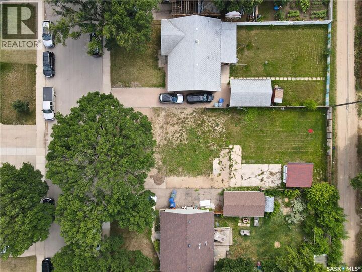 Property Photo:  1713 D Avenue N  SK S7L 1N7 