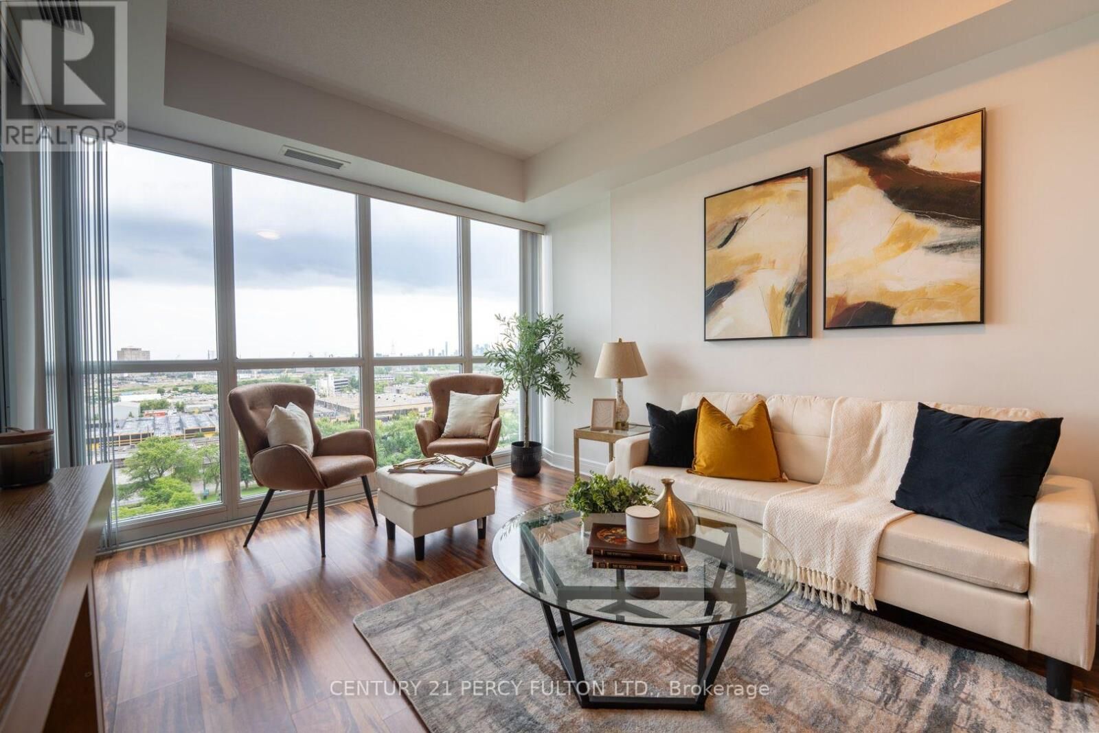 Property Photo: 35 Brian Peck Crescent 1510 ON M4G 0A5