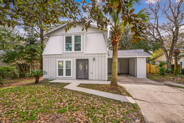 Property Photo: 16 NW Cinderella Lane FL 32547