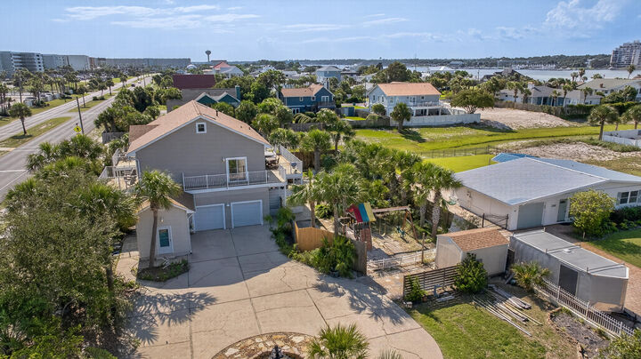Property Photo: 631 Pelican Drive FL 32548