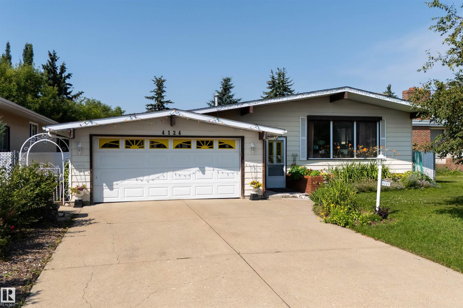Property Photo: 4124 110 Street NW AB T6J 2T5