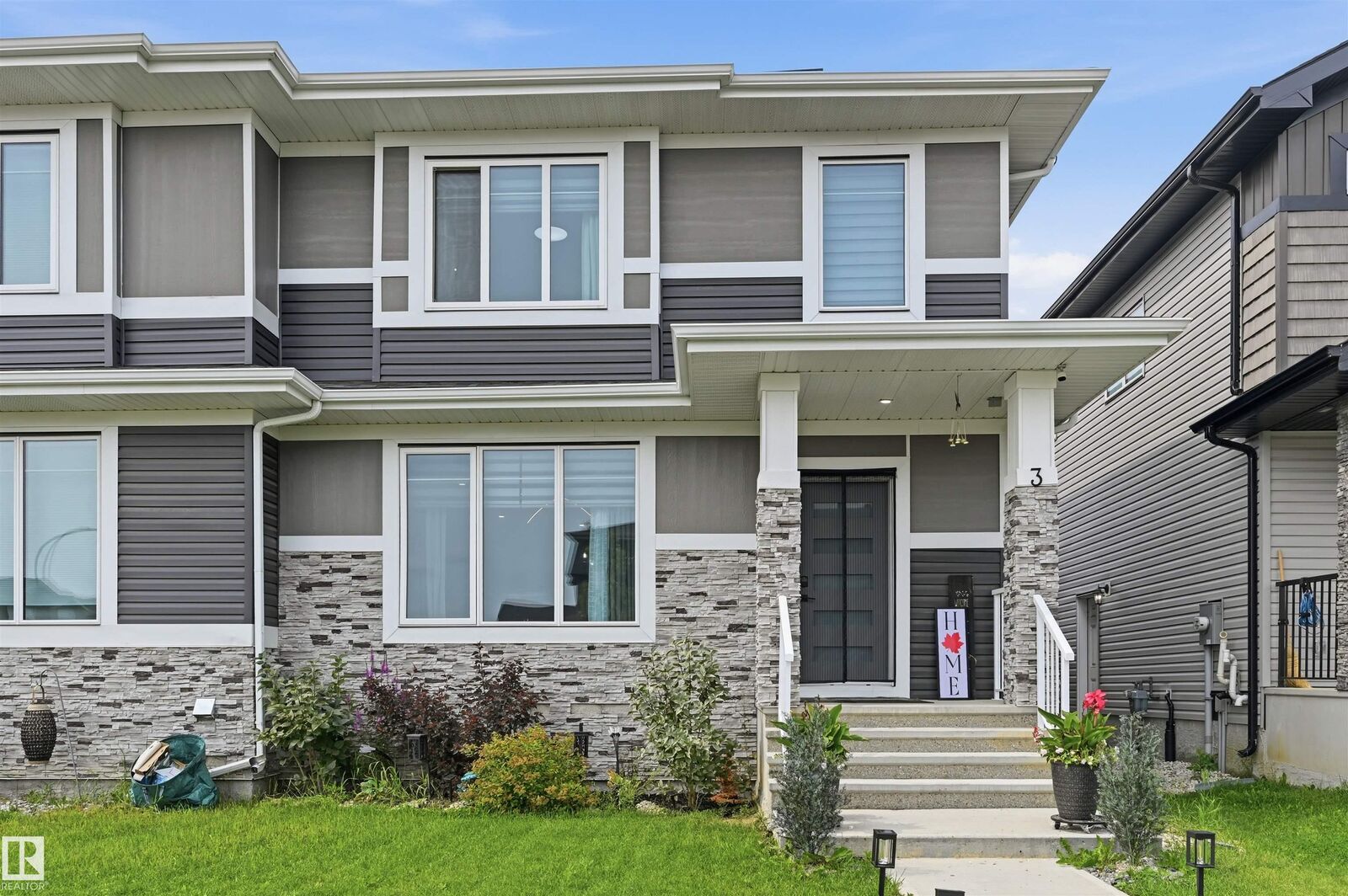 Property Photo:  3 Penn Place  AB T7X 0R3 