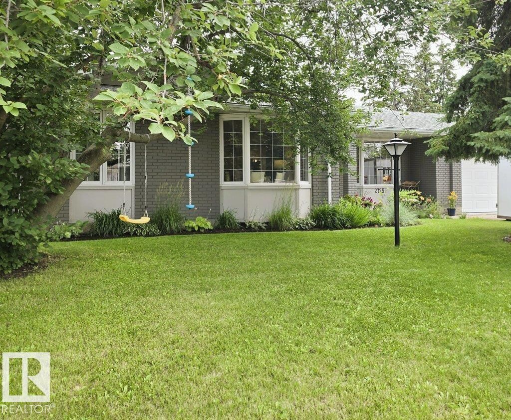 Property Photo:  2725 104A Street NW  AB T6J 4C4 