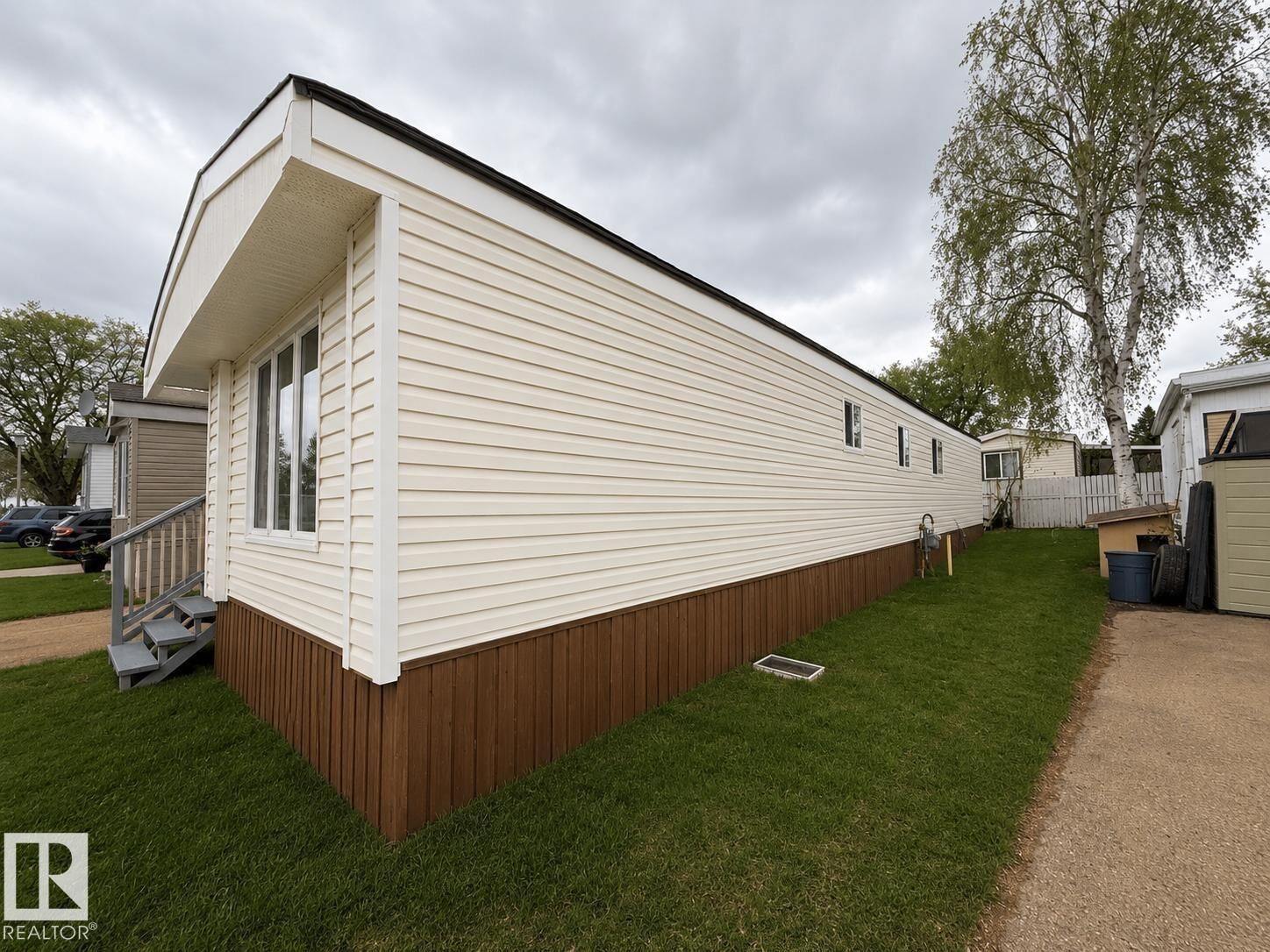 Property Photo:  20 West View Bv NW  AB T5S 1T5 