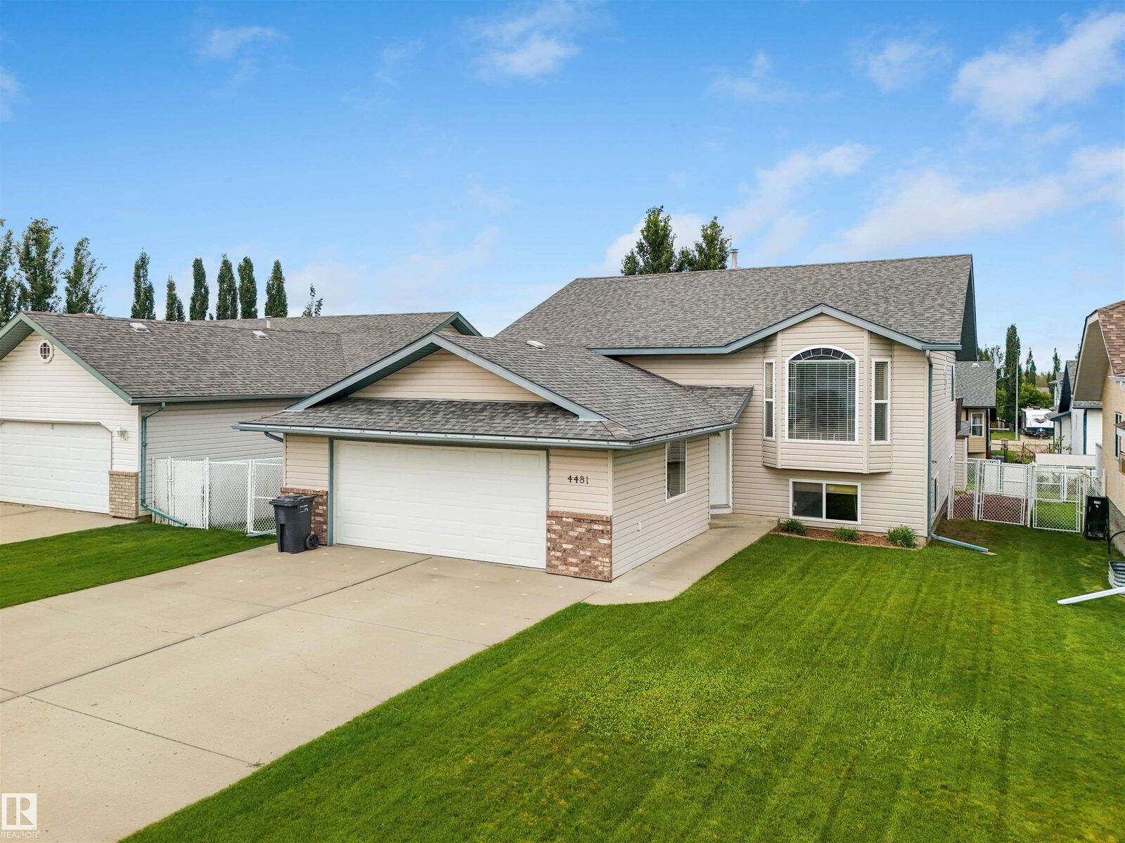 Property Photo: 4481 Beckett Road AB T7A 1T6
