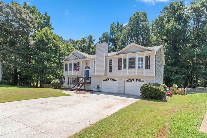 Property Photo:  1476 Chateau Circle  GA 30043 