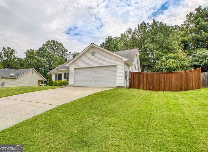 Property Photo: 185 Creekside Drive GA 30220