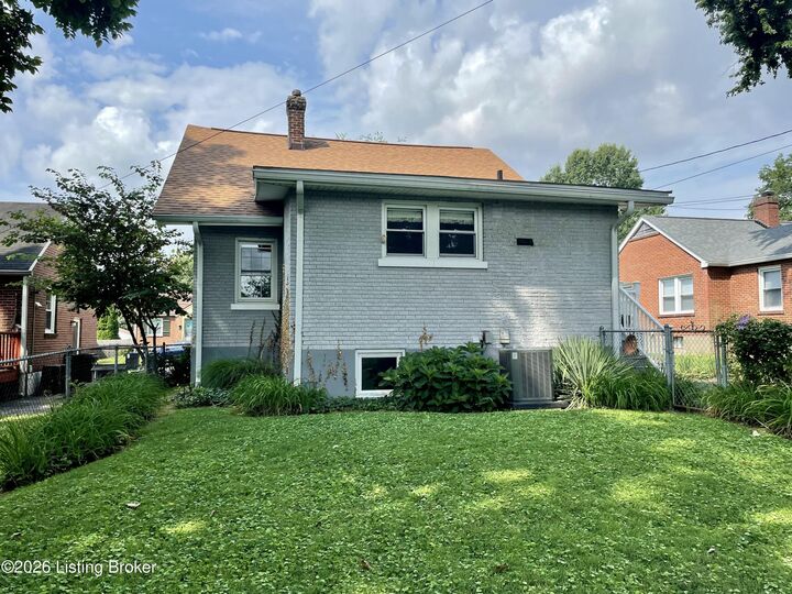 Property Photo: 3025 Beaumont Rd KY 40205